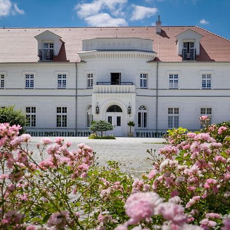 Palac Na Opieszynie Września 外观 照片
