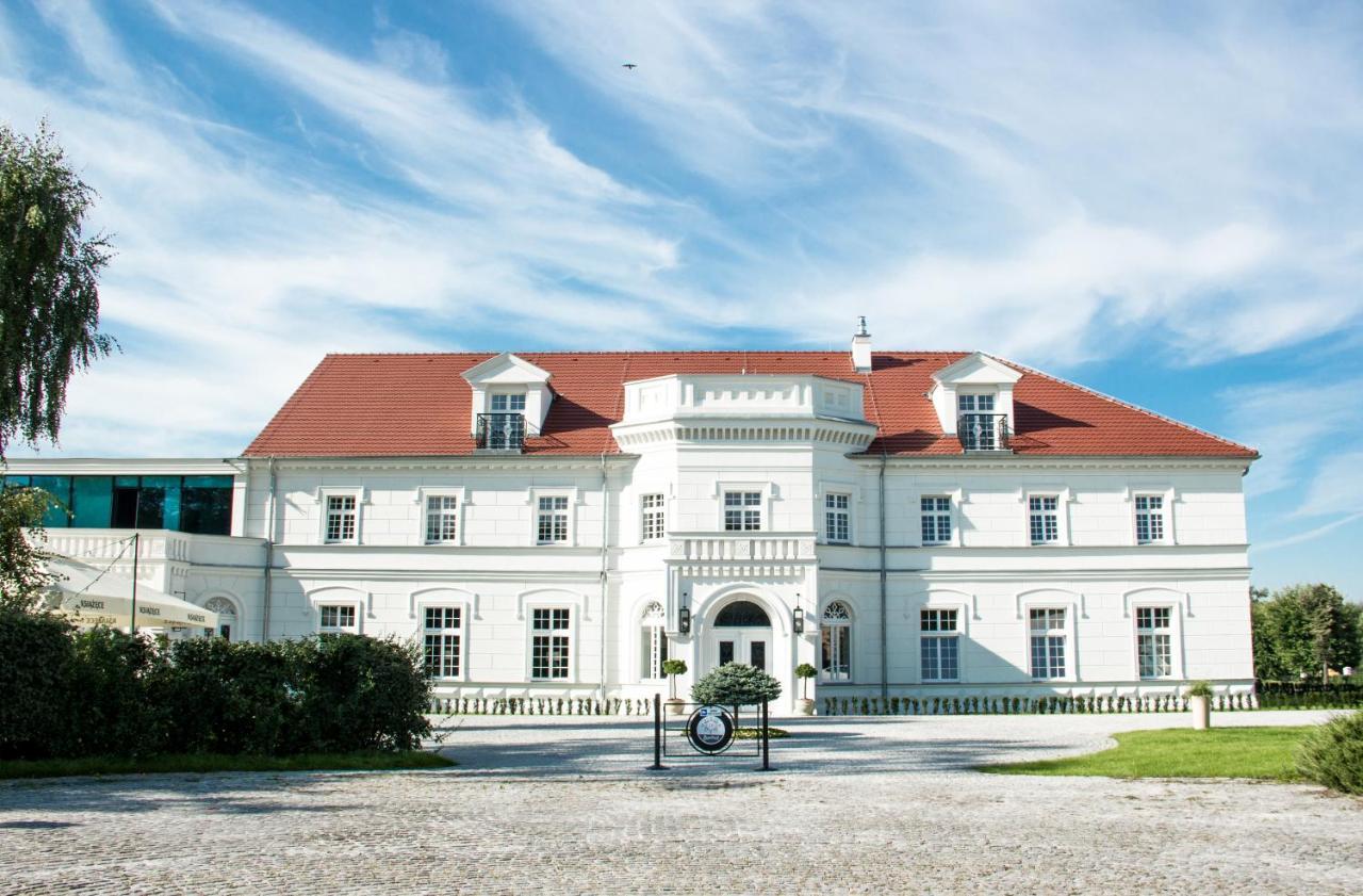 Palac Na Opieszynie Września 外观 照片
