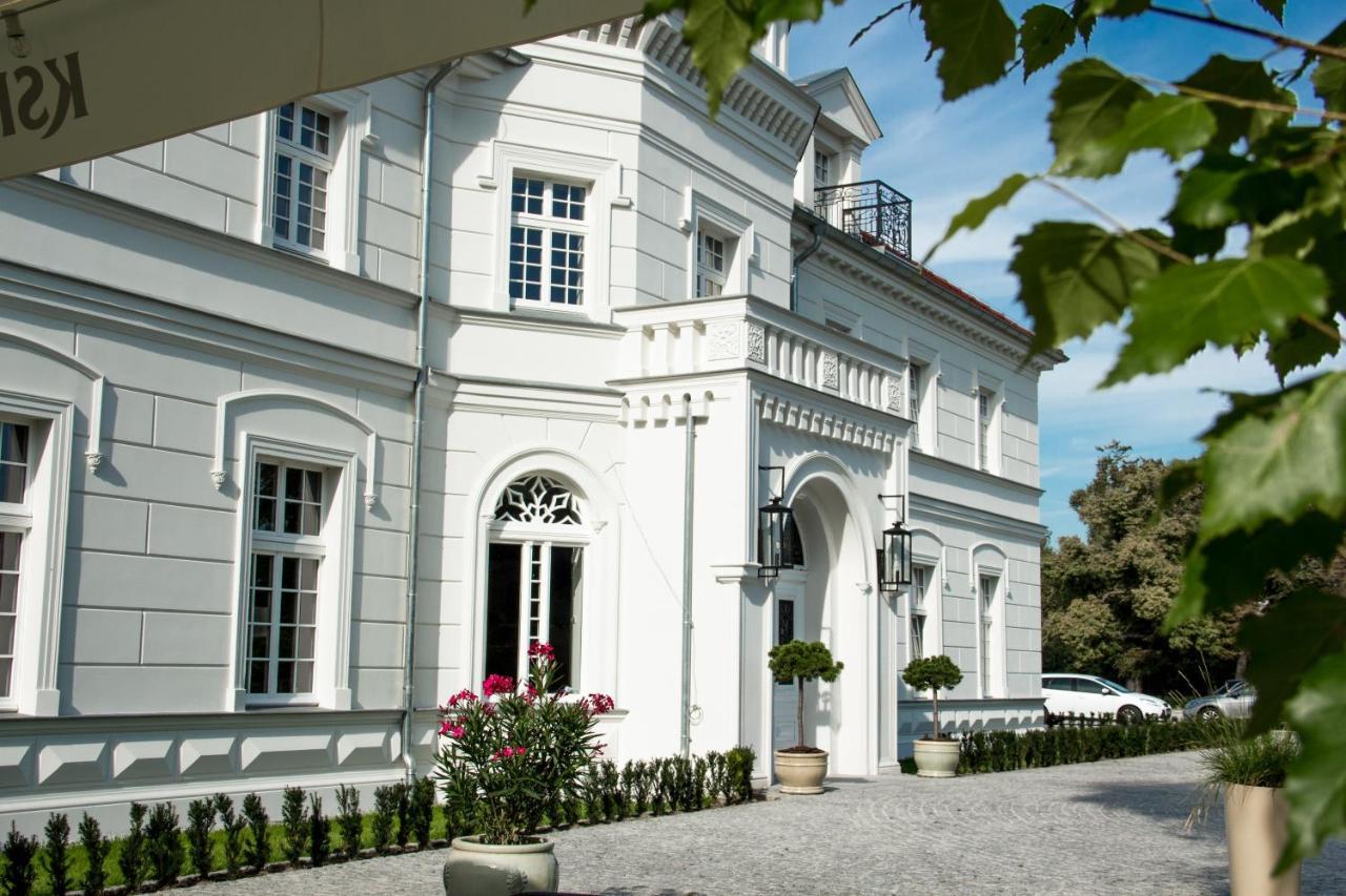 Palac Na Opieszynie Września 外观 照片